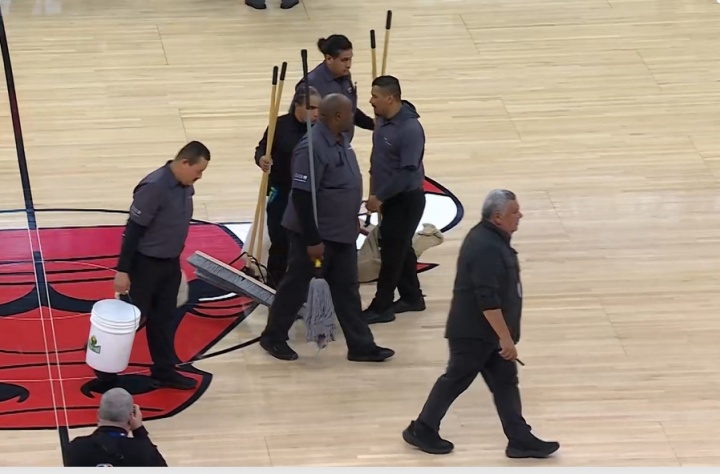 广发体育官网-冷凝水导致比赛延期！斯波：热火训练馆也出现过但15分钟就修复了