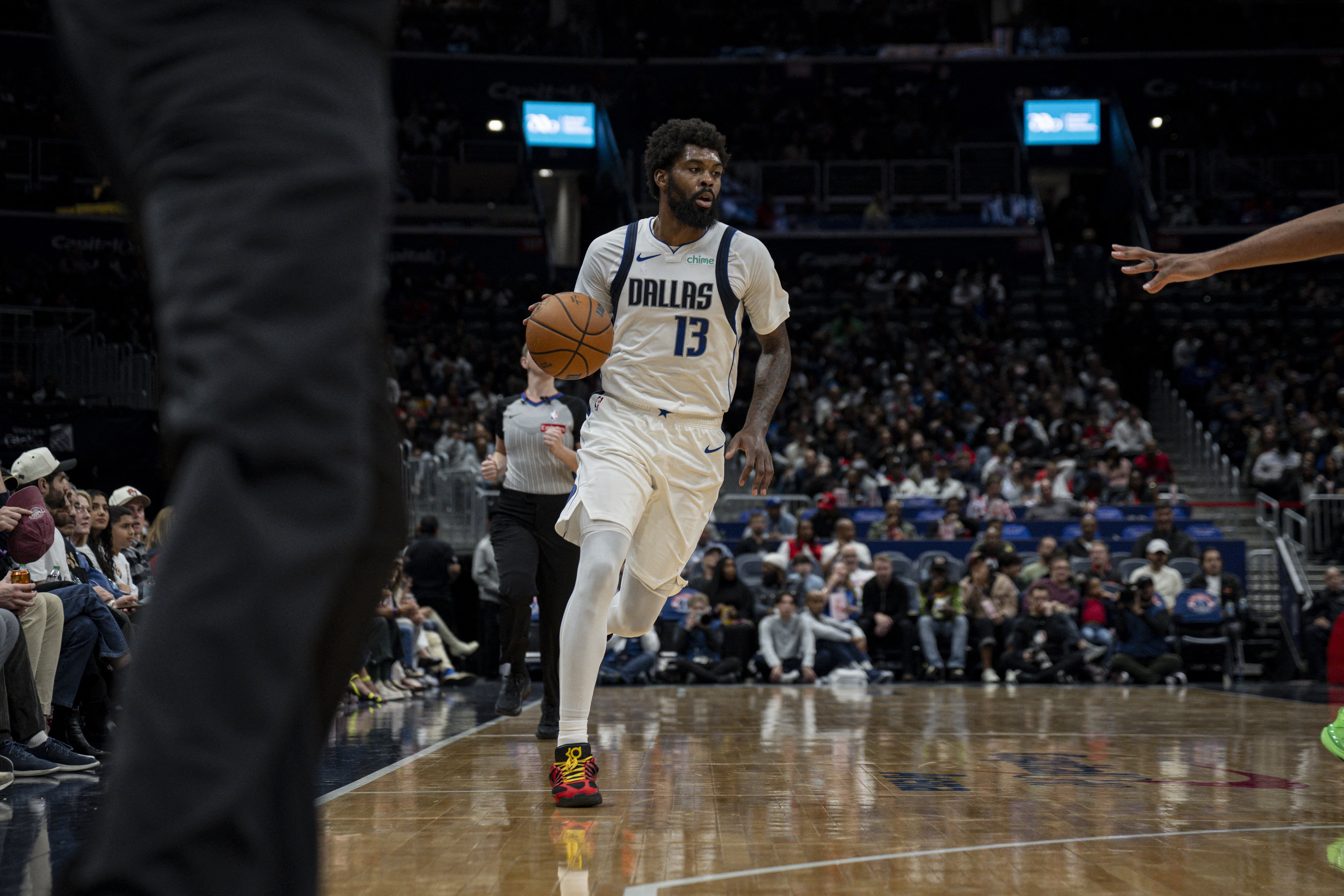 为时已晚！比赛失去悬念 马绍尔最后来个logo压哨打板三分