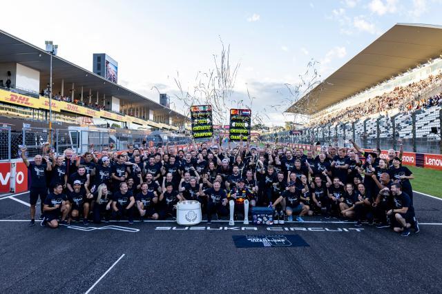 广发体育-维斯塔潘笑傲铃木赛道 红牛车队加冕F1“六冠王”