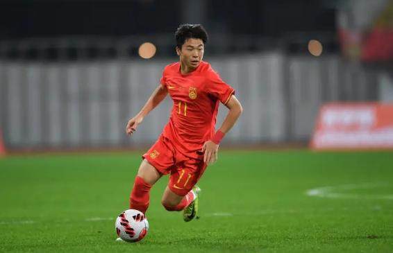 国青一日两练备战泰国 卷入风波的唐天翼未能现身